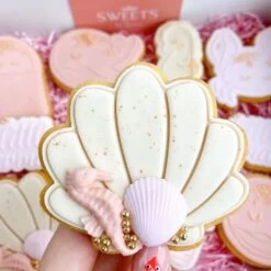 Oh My Cookie Seashell Cookie Stamp + Cutter -Wilton Shop oh my cookie seashell cutter p17178 61388 image
