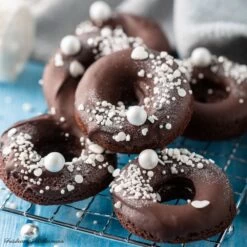 Super Streusel Superbox Big Love - Assortment Of Sprinkle , Chocolate Balls , Dragees With Crispy Center -Wilton Shop super streusel superbox big love assortment of sprinkle chocolate balls dragees with crispy center p9206 35429 image