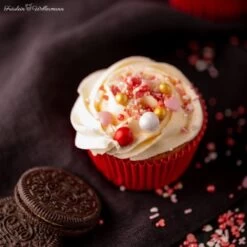 Super Streusel Superbox Big Love - Assortment Of Sprinkle , Chocolate Balls , Dragees With Crispy Center -Wilton Shop super streusel superbox big love assortment of sprinkle chocolate balls dragees with crispy center p9206 35430 image